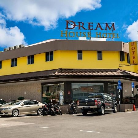 Dream House Hotel Skudai Extérieur photo