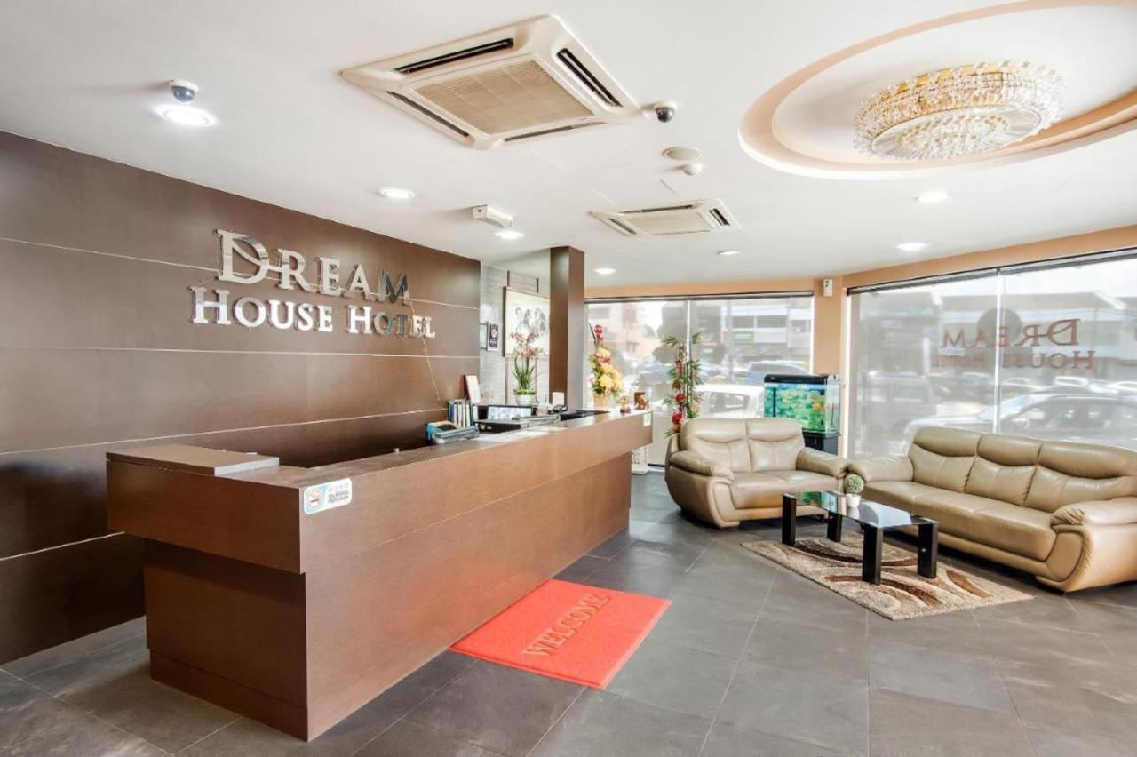 Dream House Hotel Skudai Extérieur photo
