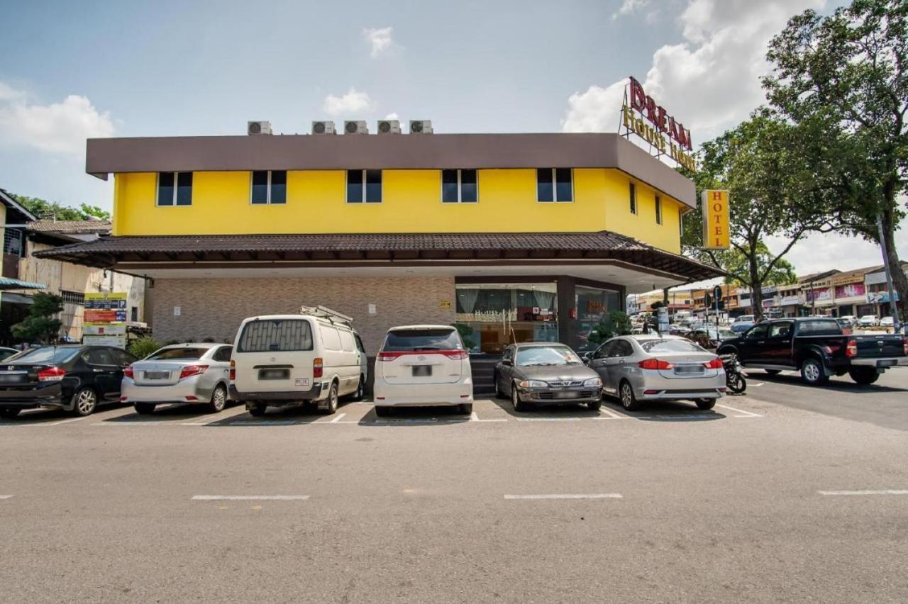 Dream House Hotel Skudai Extérieur photo